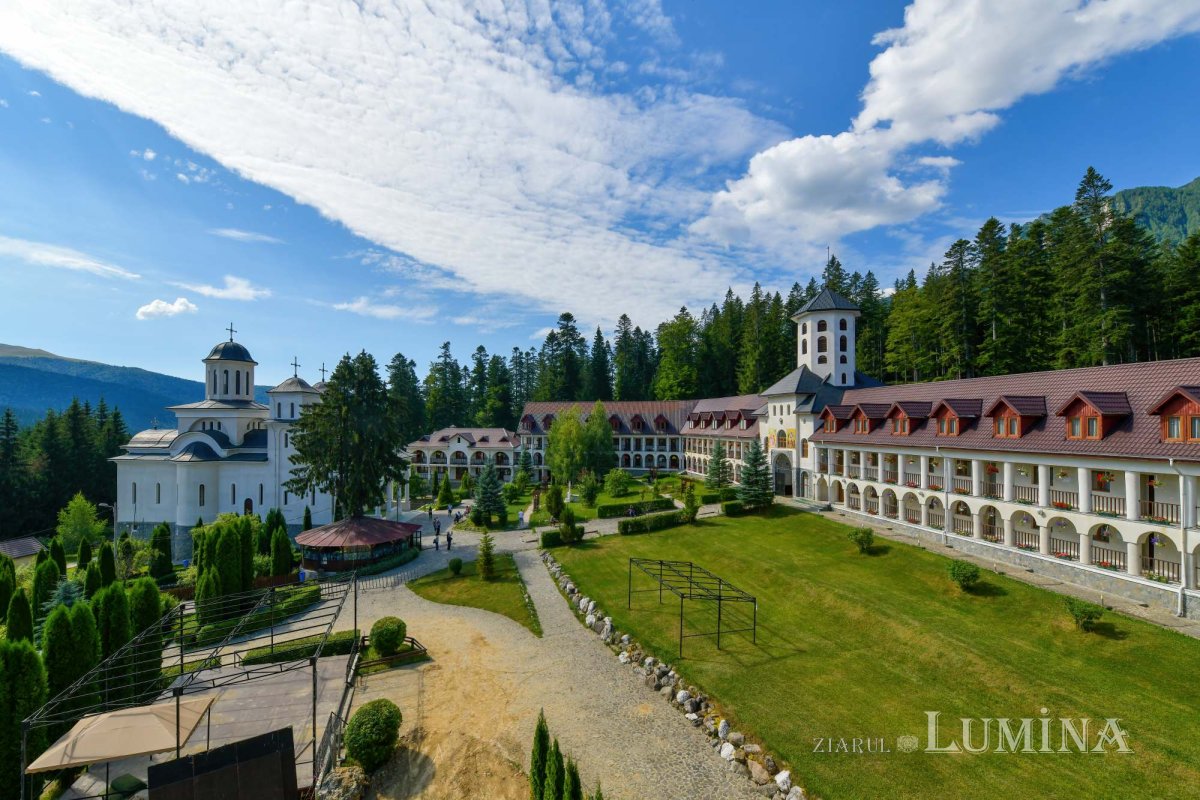 „Ziarul Lumina 5.000”: colocviu de presă la Mănăstirea Caraiman 220658