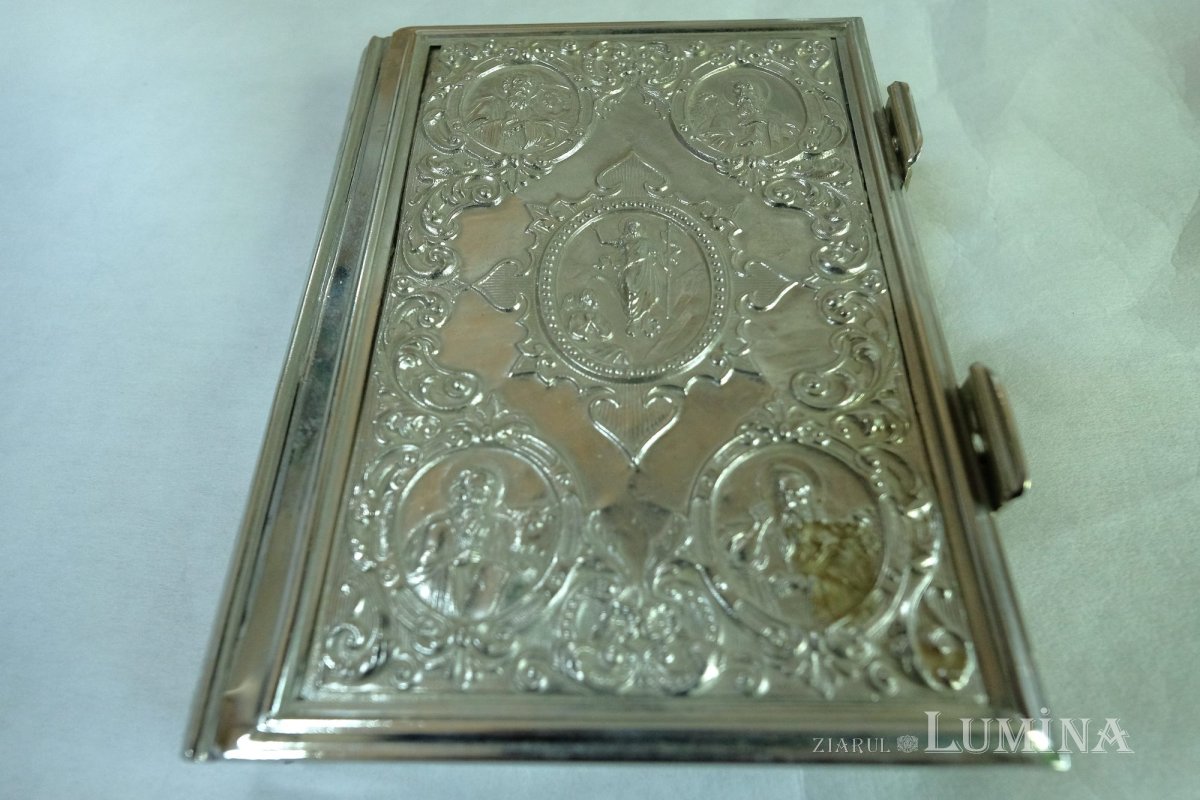 Preoţi cu crucea-n frunte, căci oastea e creştină 221126