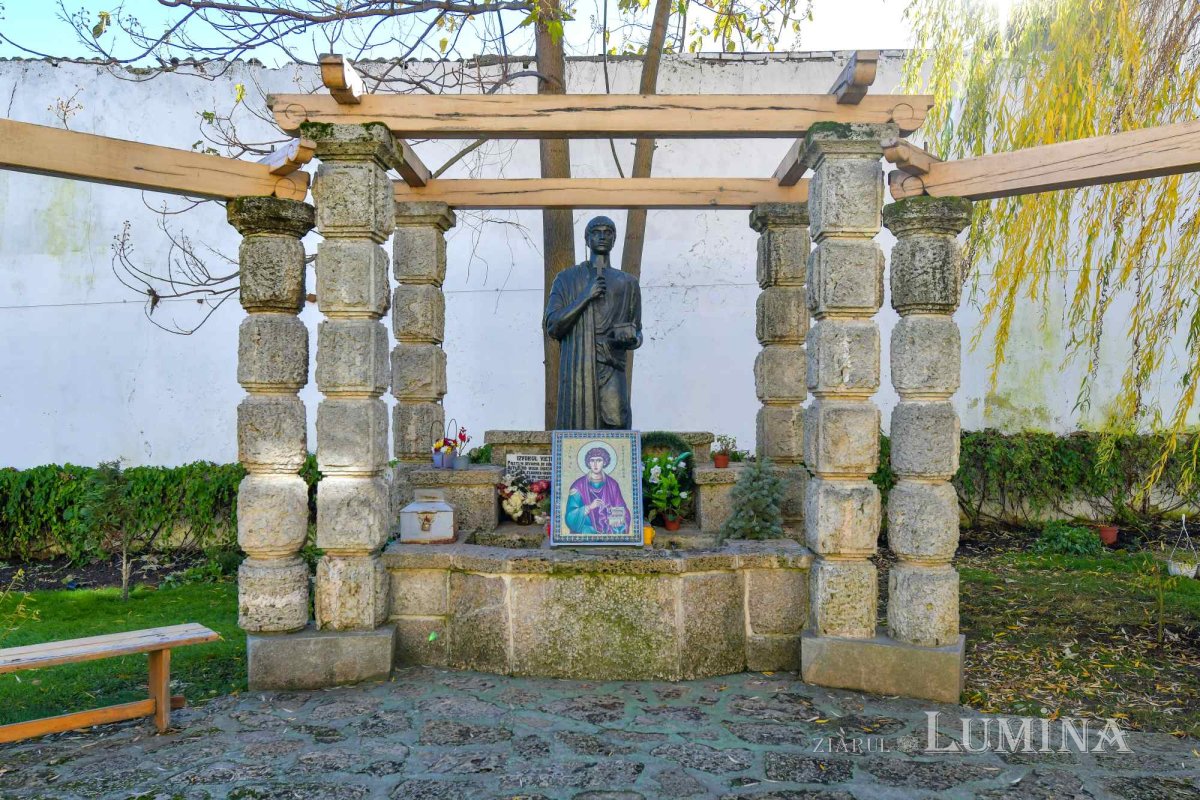 Pantelimon, un sfânt doctor iubit de români 221601