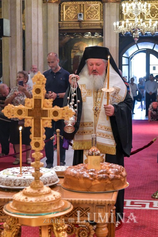 Pomenirea patriarhilor Iustin şi Teoctist la Catedrala Patriarhală 221897