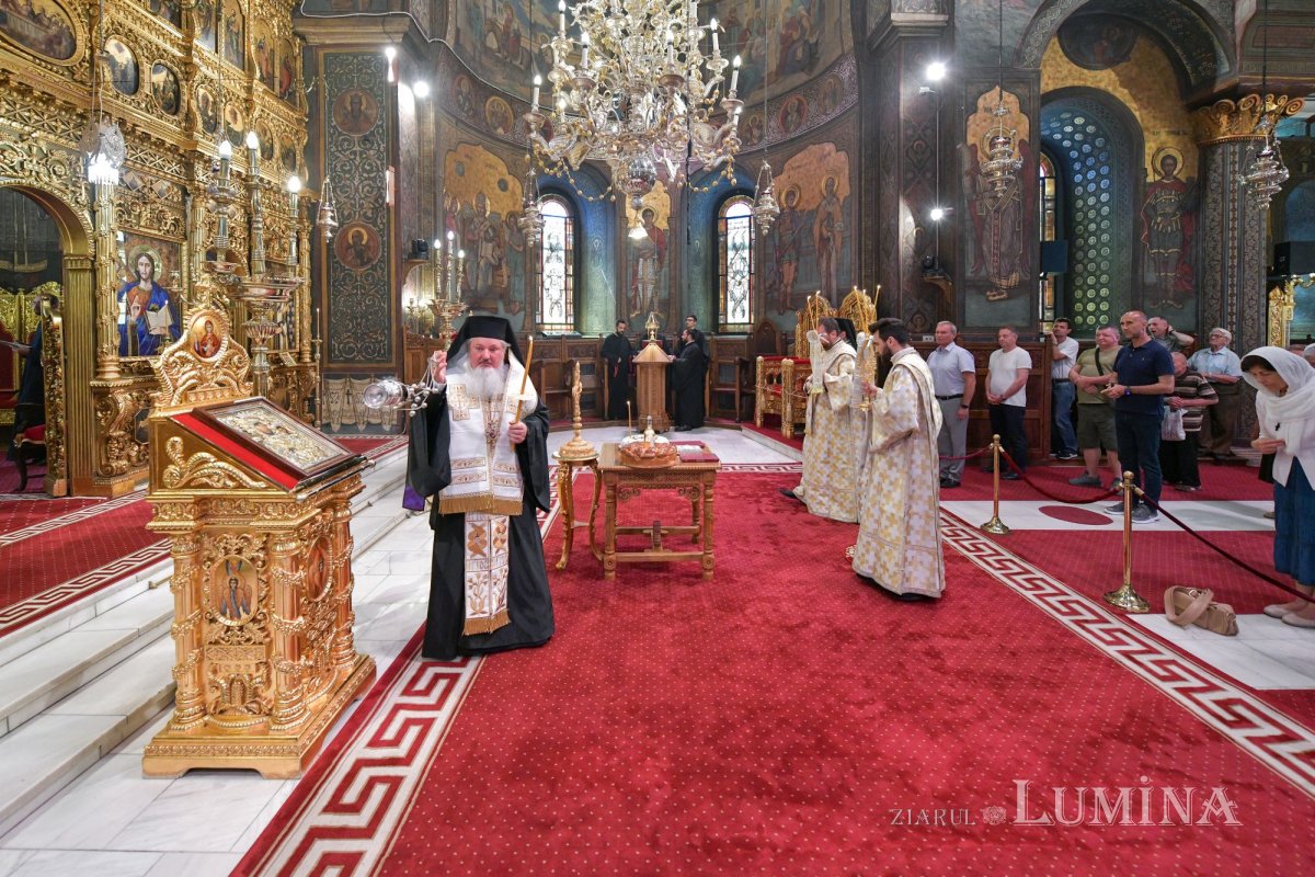 Pomenirea patriarhilor Iustin şi Teoctist la Catedrala Patriarhală 221901