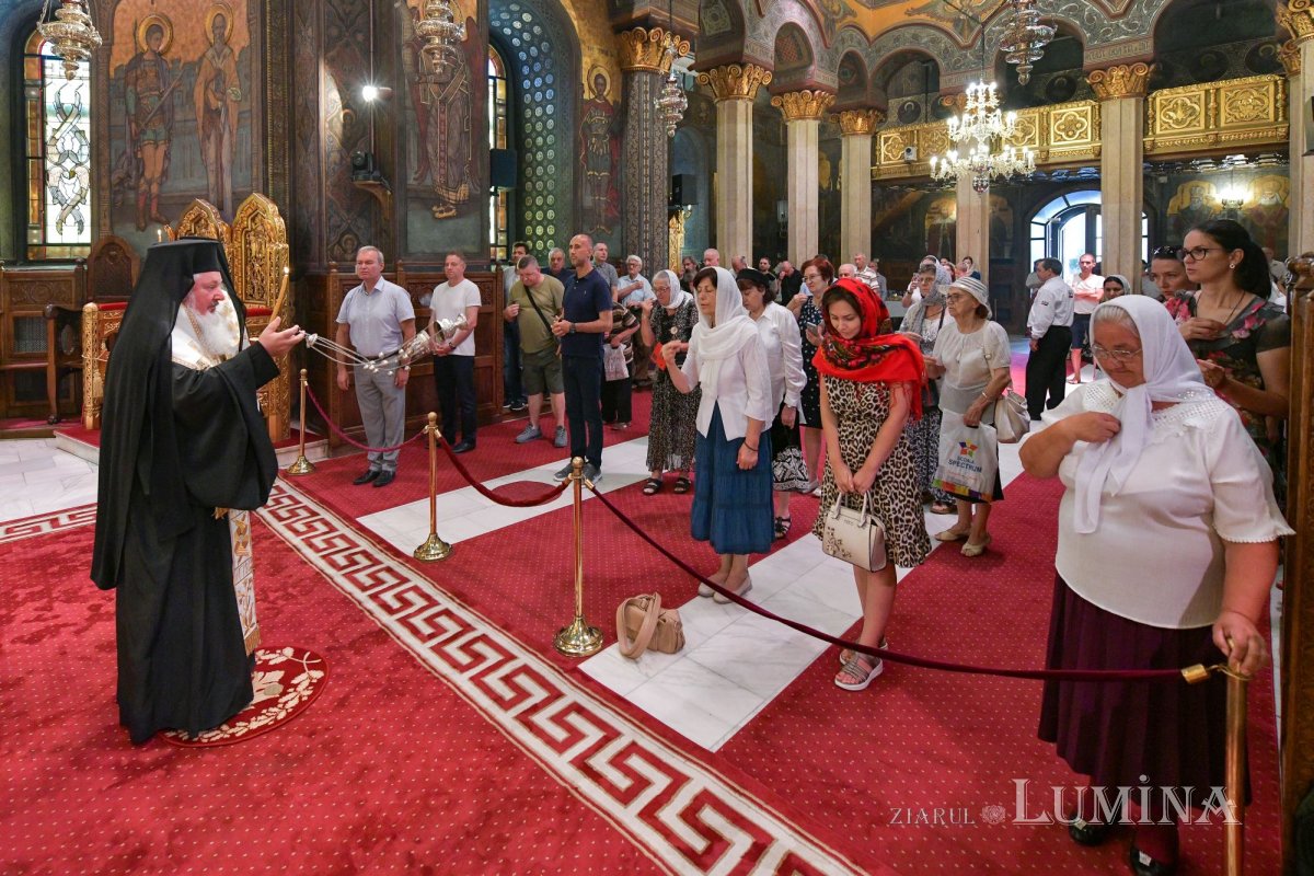 Pomenirea patriarhilor Iustin şi Teoctist la Catedrala Patriarhală 221903