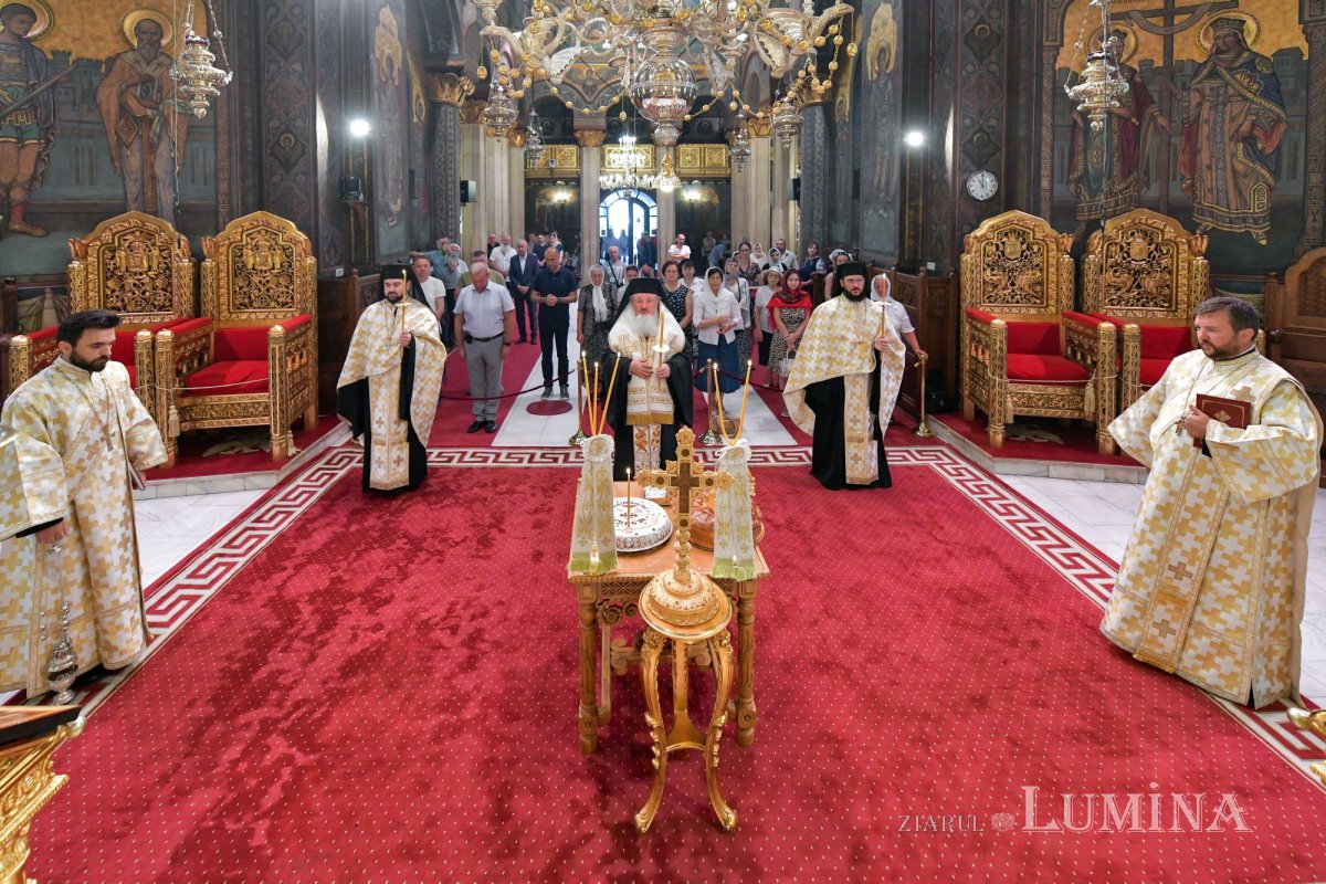 Pomenirea patriarhilor Iustin şi Teoctist la Catedrala Patriarhală 221905