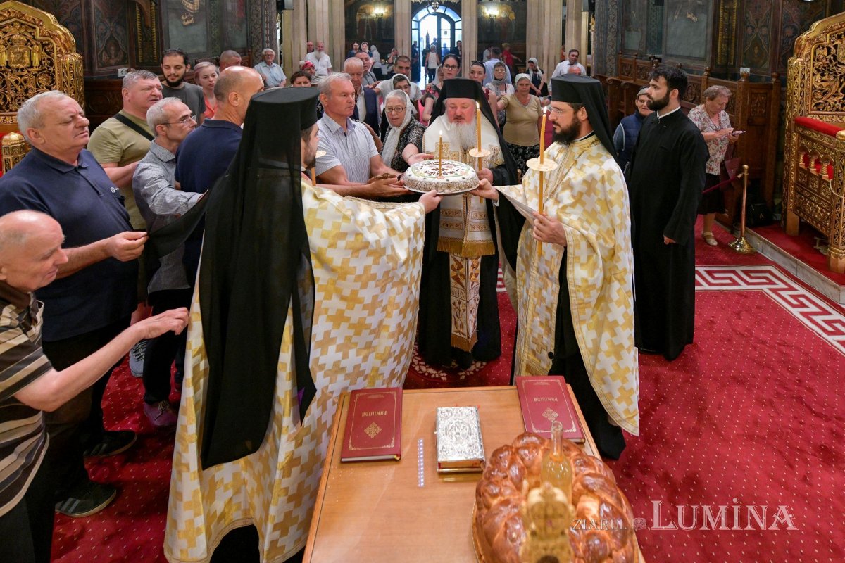 Pomenirea patriarhilor Iustin şi Teoctist la Catedrala Patriarhală 221909