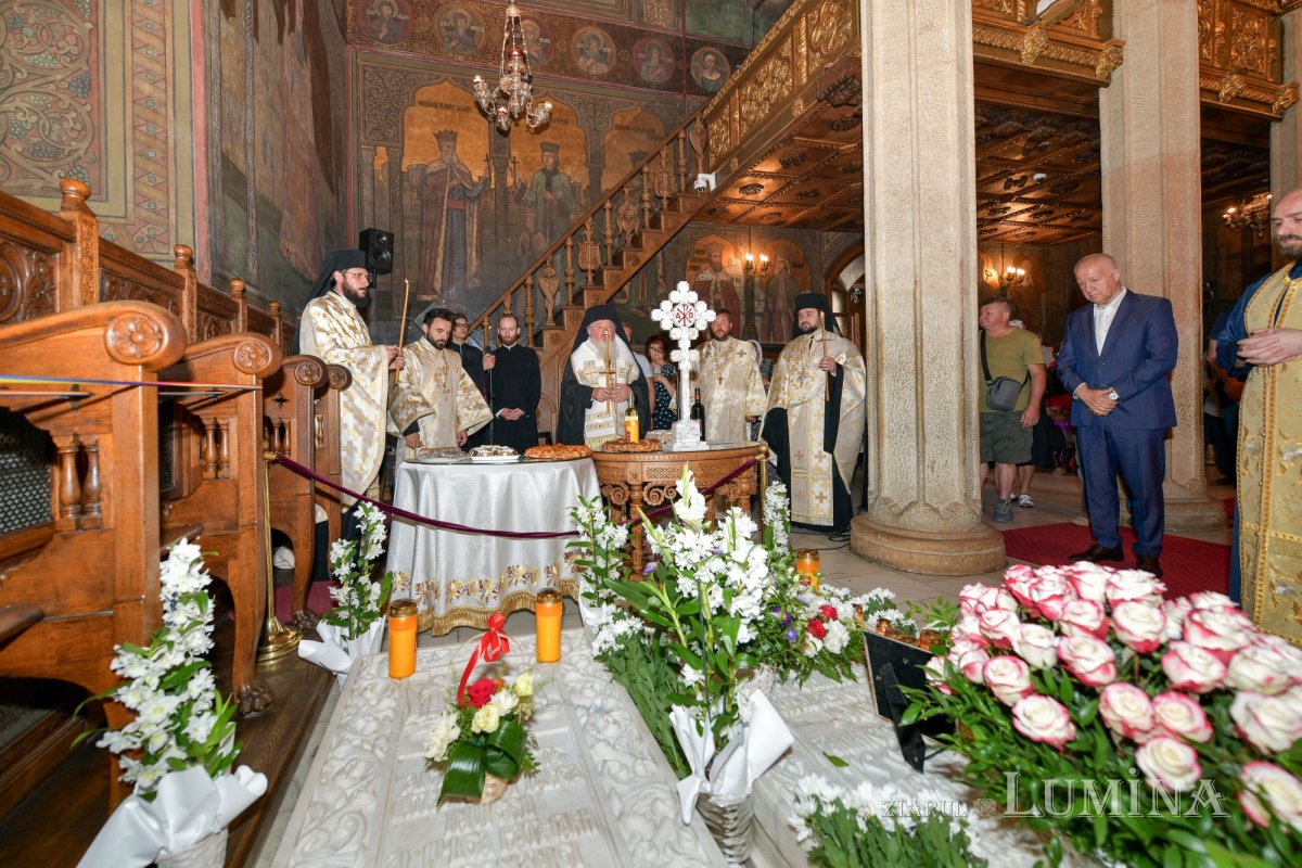 Pomenirea patriarhilor Iustin şi Teoctist la Catedrala Patriarhală 221912