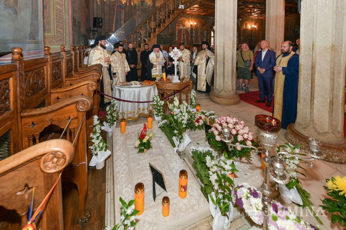 Pomenirea patriarhilor Iustin şi Teoctist la Catedrala Patriarhală 221913