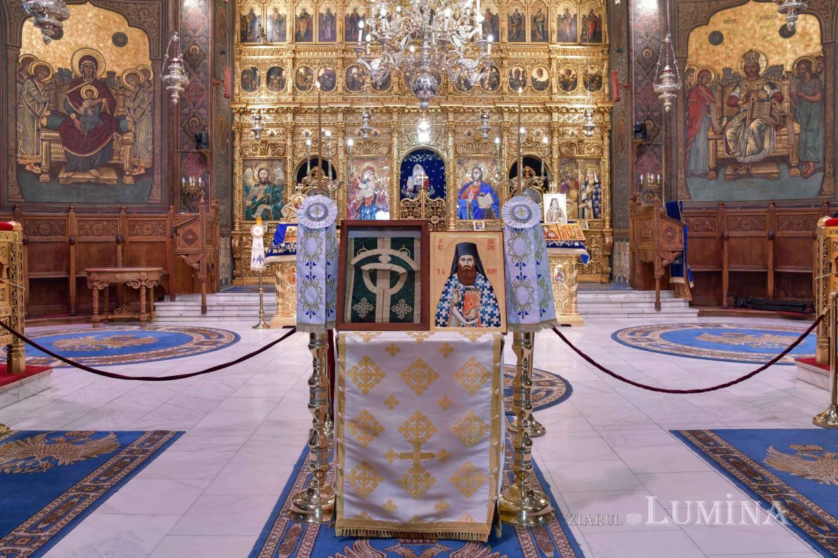 Odor sfânt așezat spre închinare în Catedrala Patriarhală 222423
