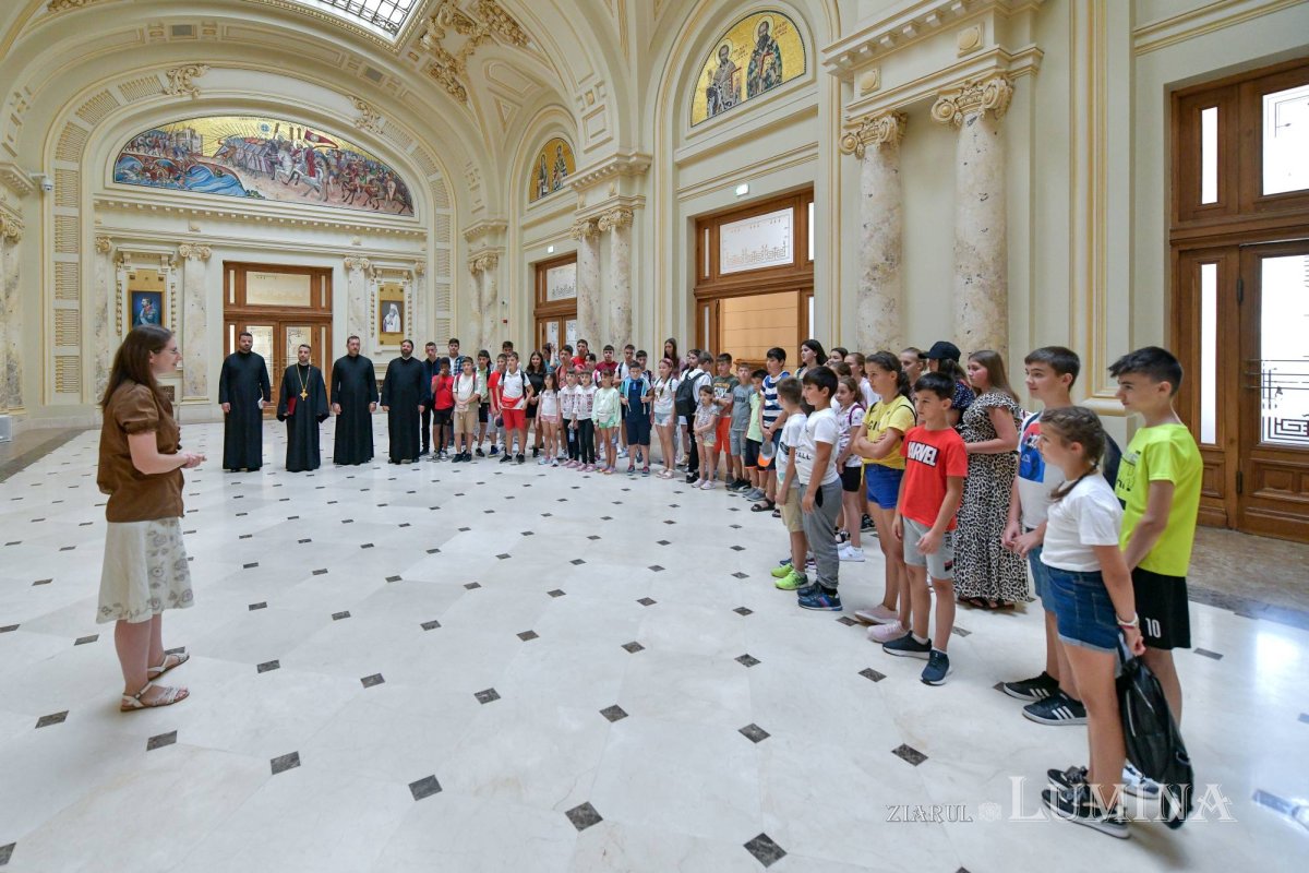 Copii din Prahova în vizită pe Dealul Patriarhiei 222417