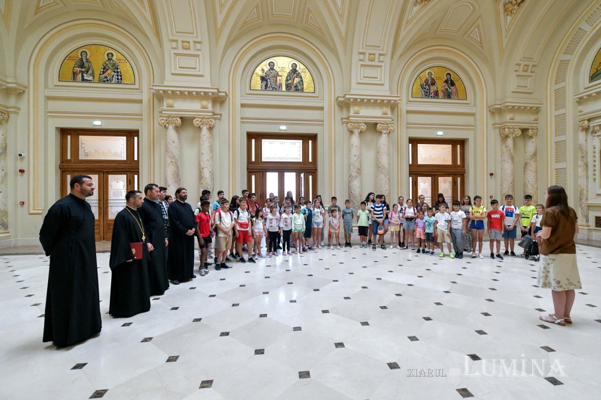 Copii din Prahova în vizită pe Dealul Patriarhiei 222418