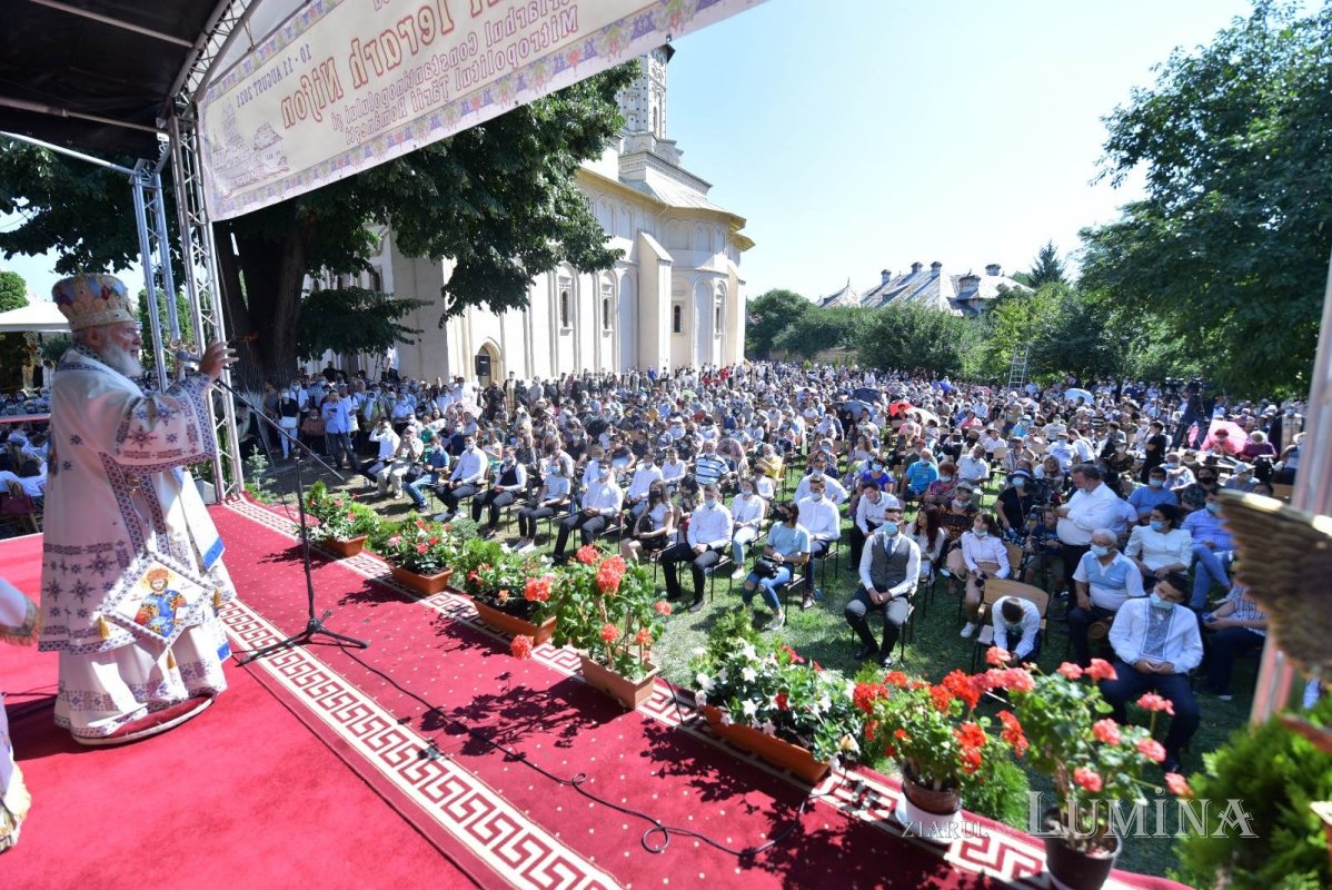 Sărbătoarea Sfântului Ierarh Nifon la Târgovişte 223024