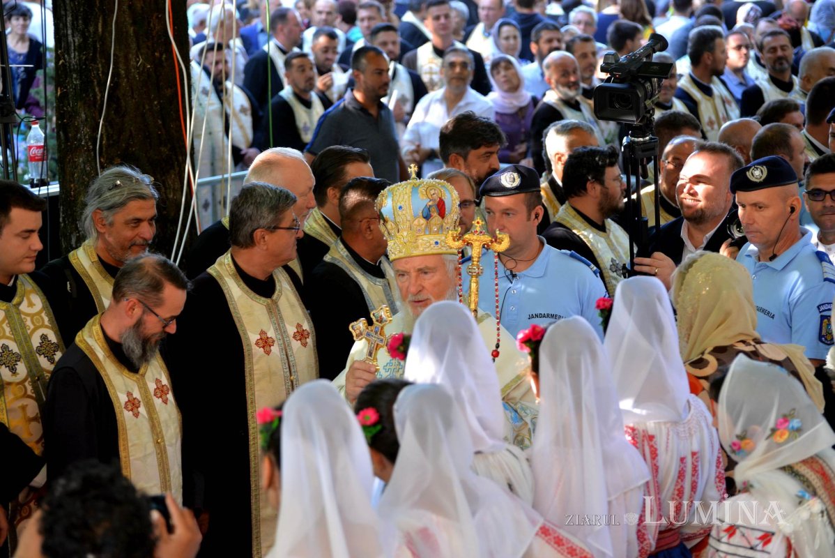 Sărbătoare și comuniune a tinerilor misionari în cetatea Târgoviștei 223225