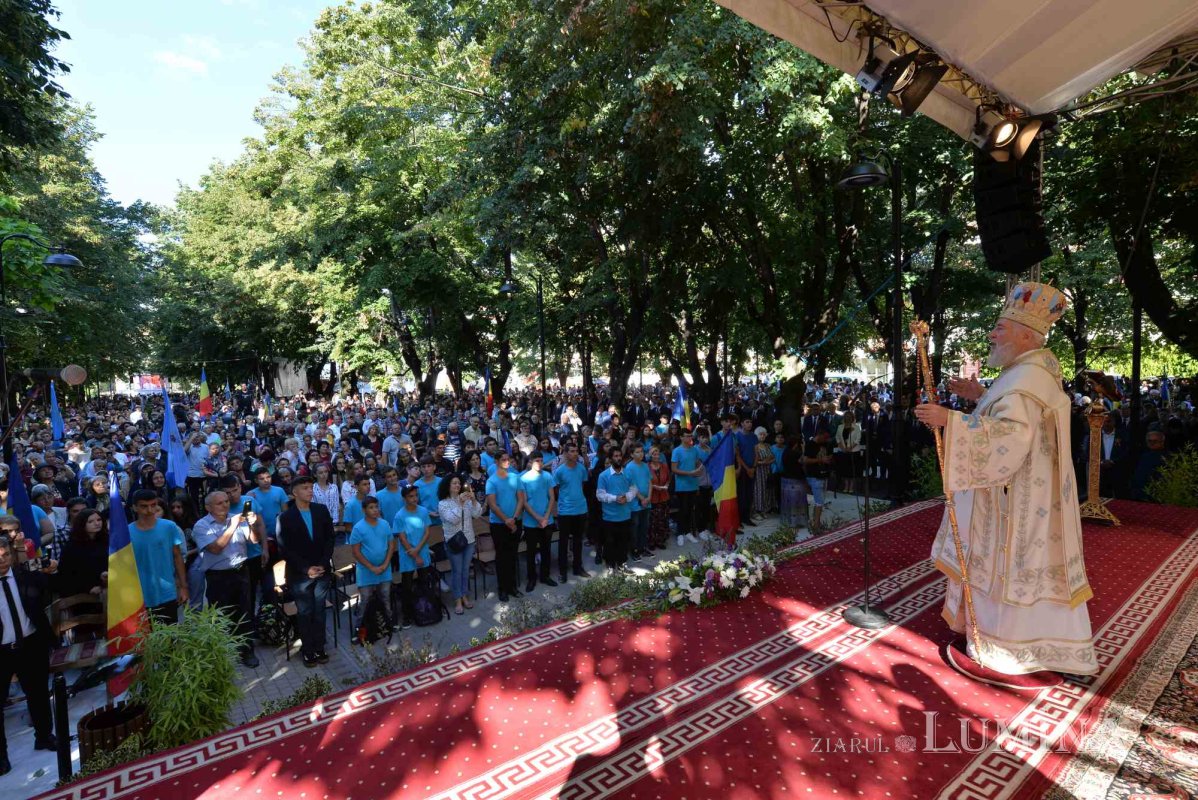 Sărbătoare și comuniune a tinerilor misionari în cetatea Târgoviștei 223227