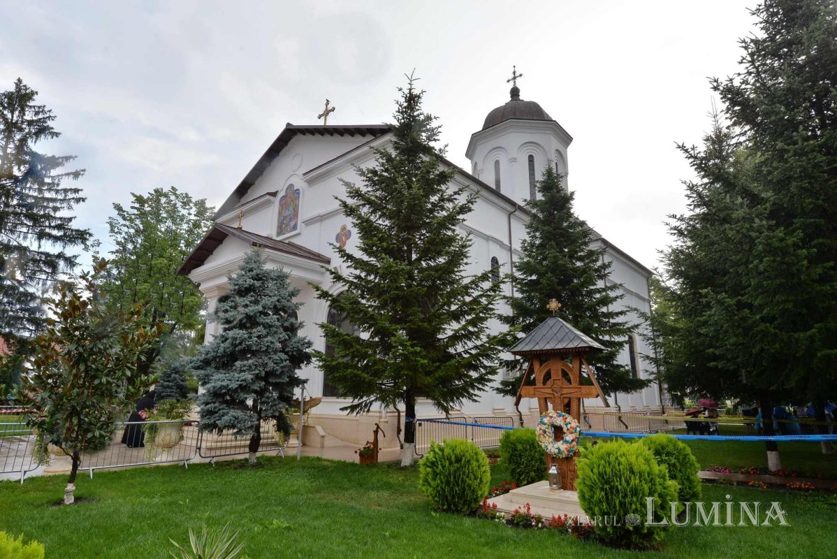 Biserica mare a Mănăstirii Ghighiu a fost resfințită 223425