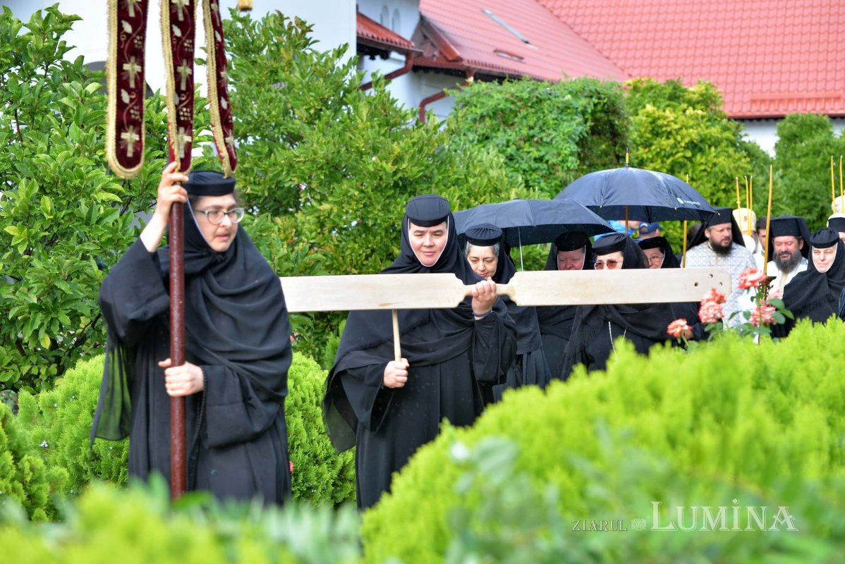 Biserica mare a Mănăstirii Ghighiu a fost resfințită 223428