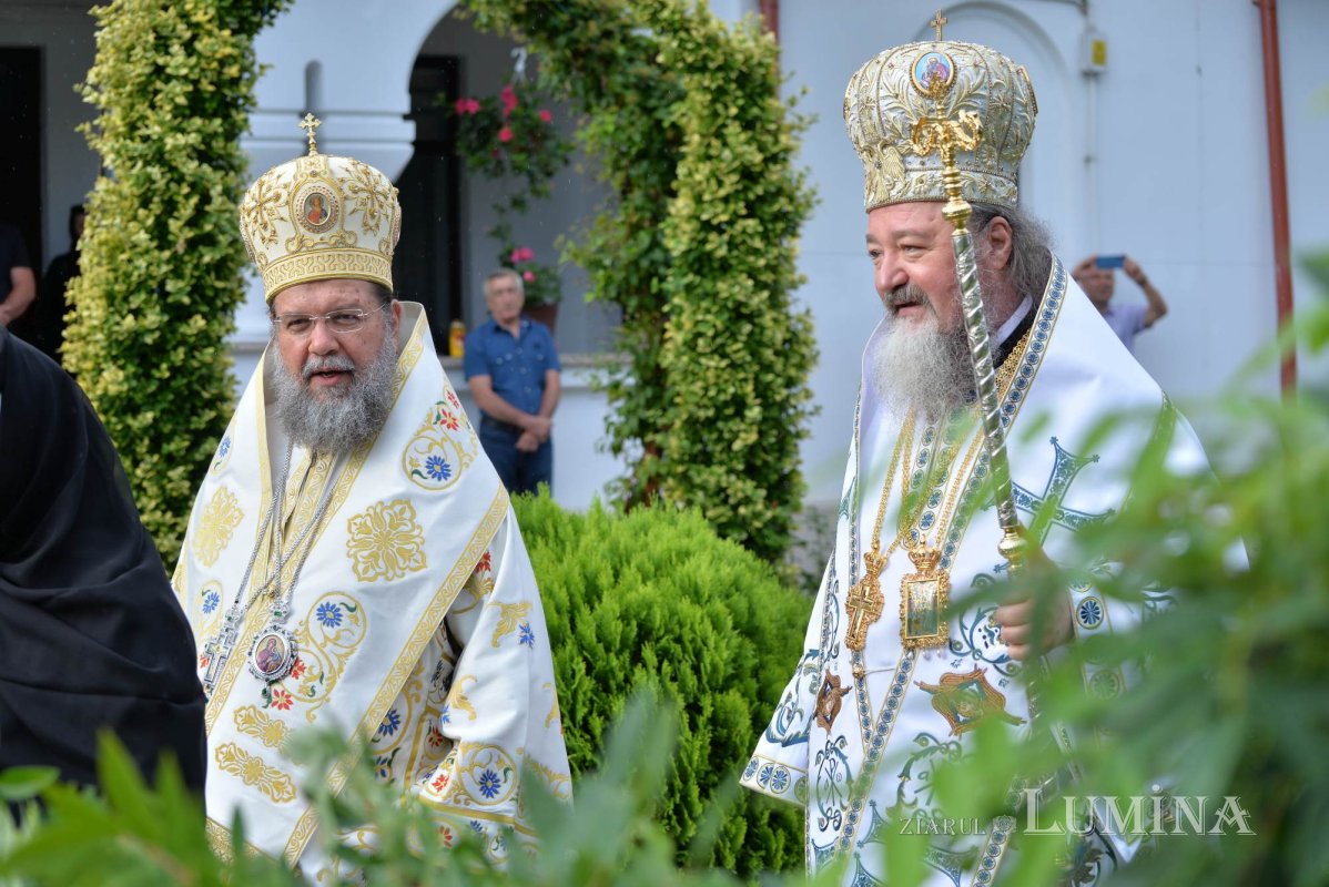 Biserica mare a Mănăstirii Ghighiu a fost resfințită 223430