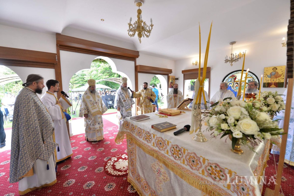 Biserica mare a Mănăstirii Ghighiu a fost resfințită 223431