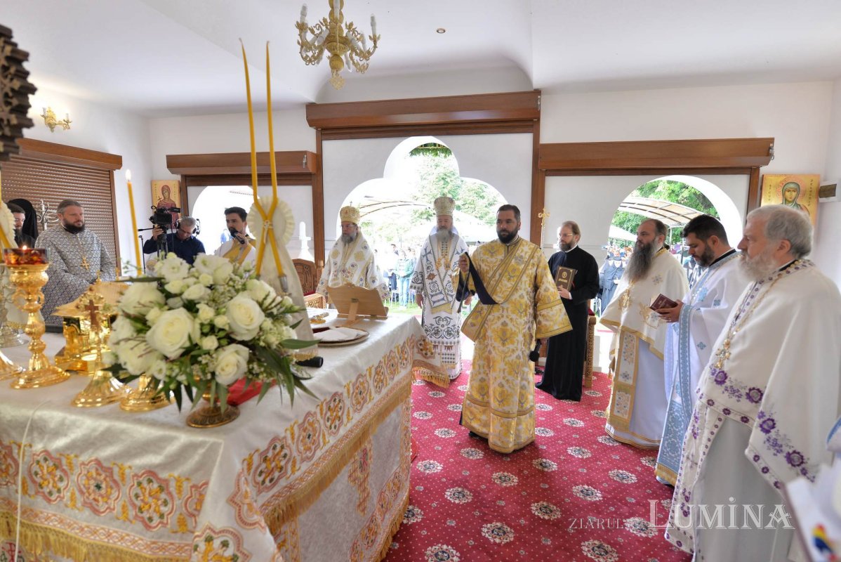 Biserica mare a Mănăstirii Ghighiu a fost resfințită 223433