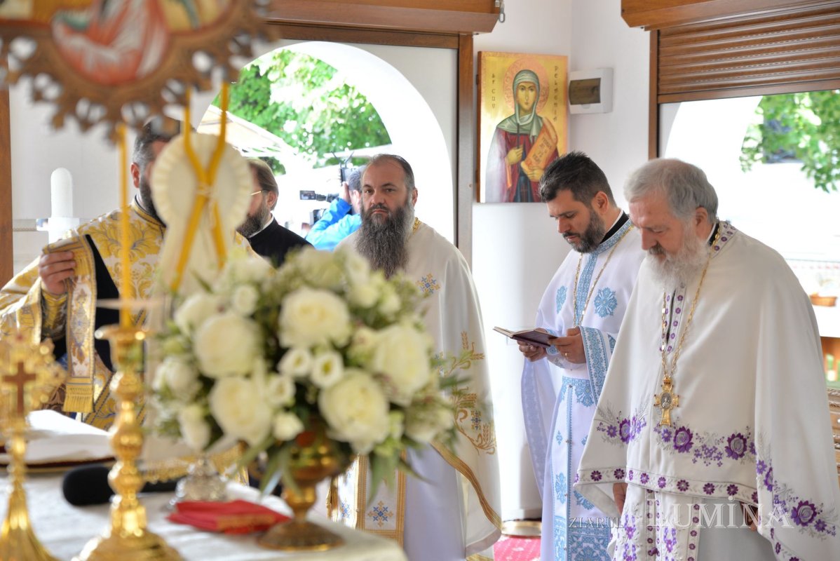 Biserica mare a Mănăstirii Ghighiu a fost resfințită 223434