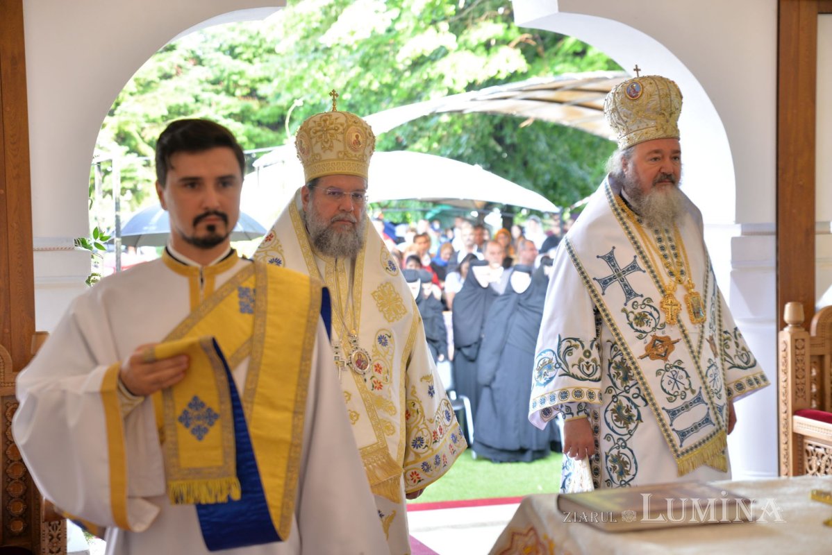 Biserica mare a Mănăstirii Ghighiu a fost resfințită 223435