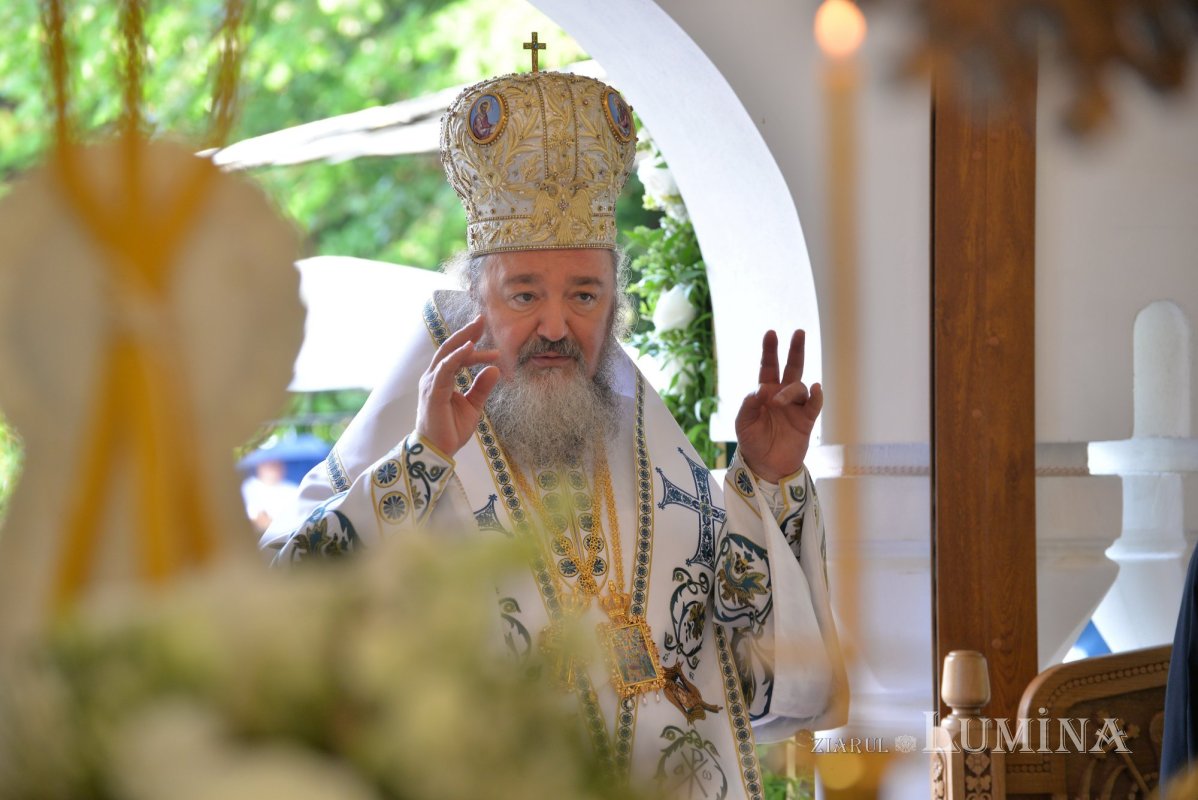 Biserica mare a Mănăstirii Ghighiu a fost resfințită 223439