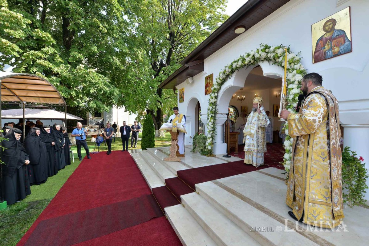 Biserica mare a Mănăstirii Ghighiu a fost resfințită 223447