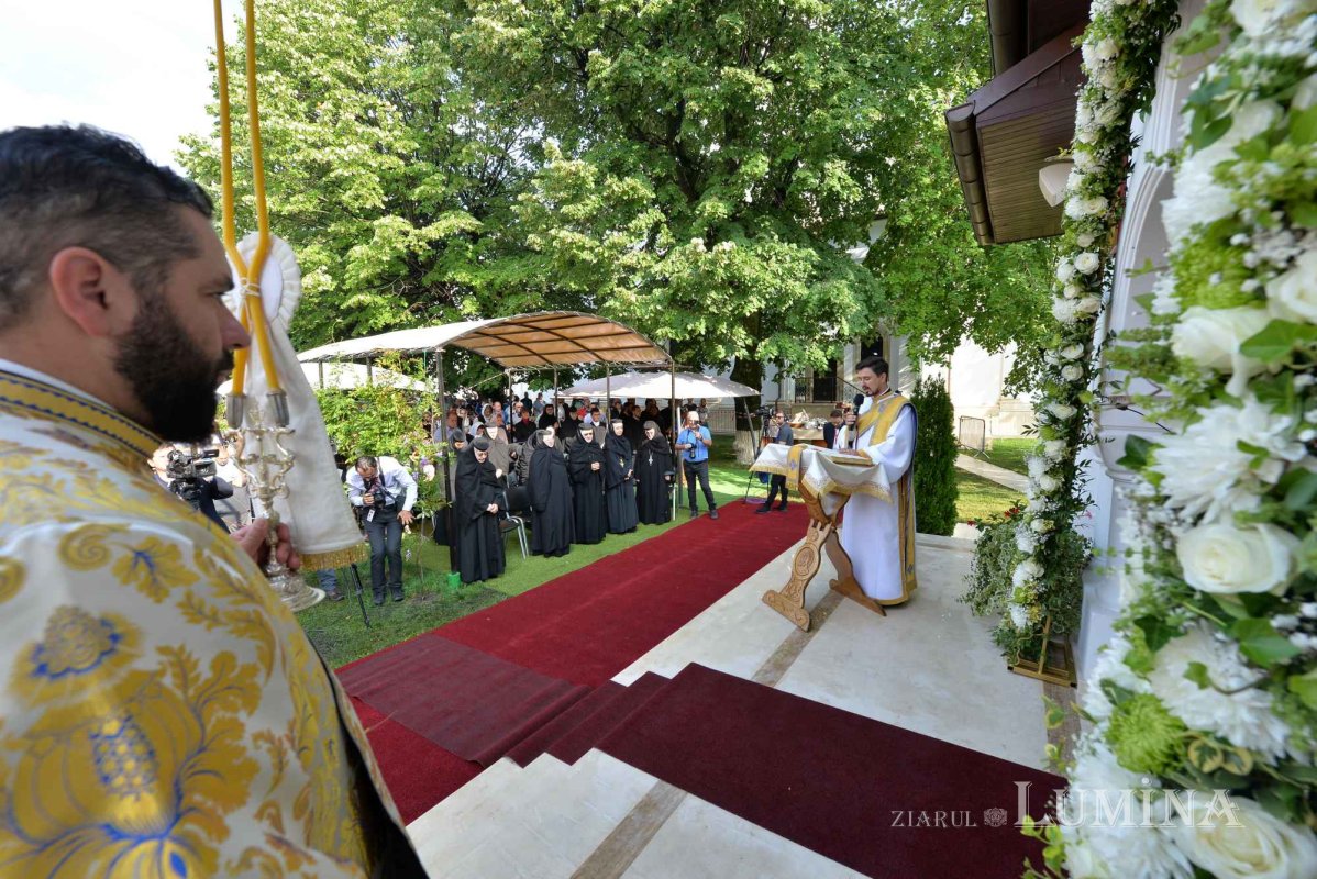 Biserica mare a Mănăstirii Ghighiu a fost resfințită 223448