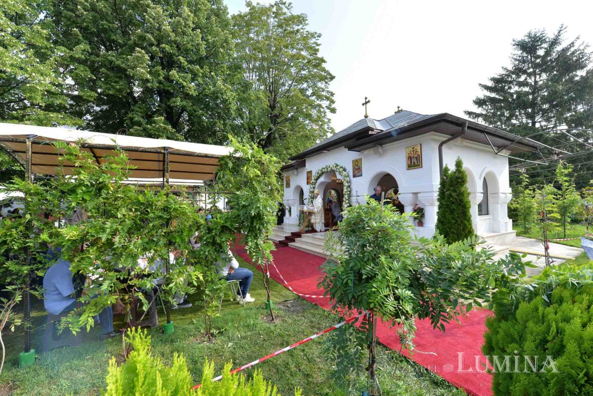 Biserica mare a Mănăstirii Ghighiu a fost resfințită 223451