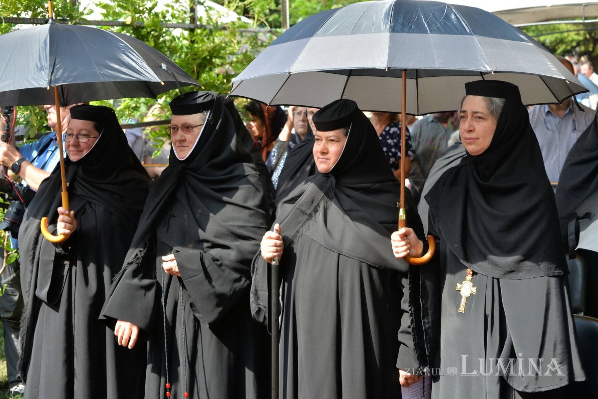 Biserica mare a Mănăstirii Ghighiu a fost resfințită 223454