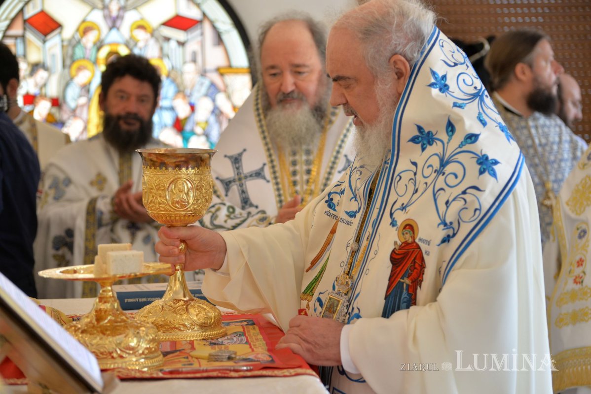 Biserica mare a Mănăstirii Ghighiu a fost resfințită 223455