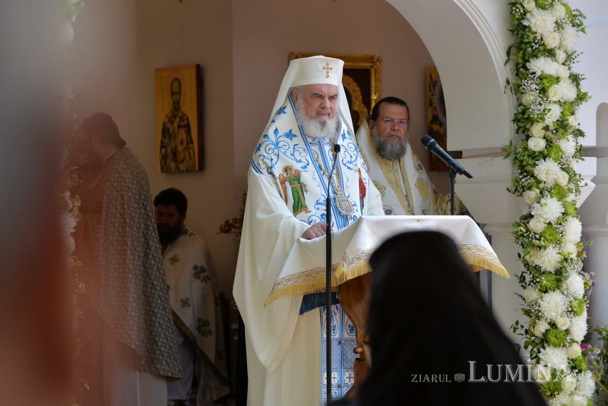 Biserica mare a Mănăstirii Ghighiu a fost resfințită 223457