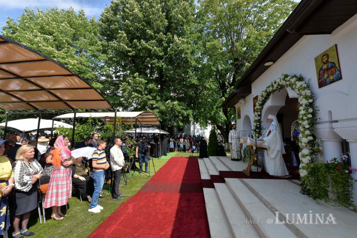 Biserica mare a Mănăstirii Ghighiu a fost resfințită 223458