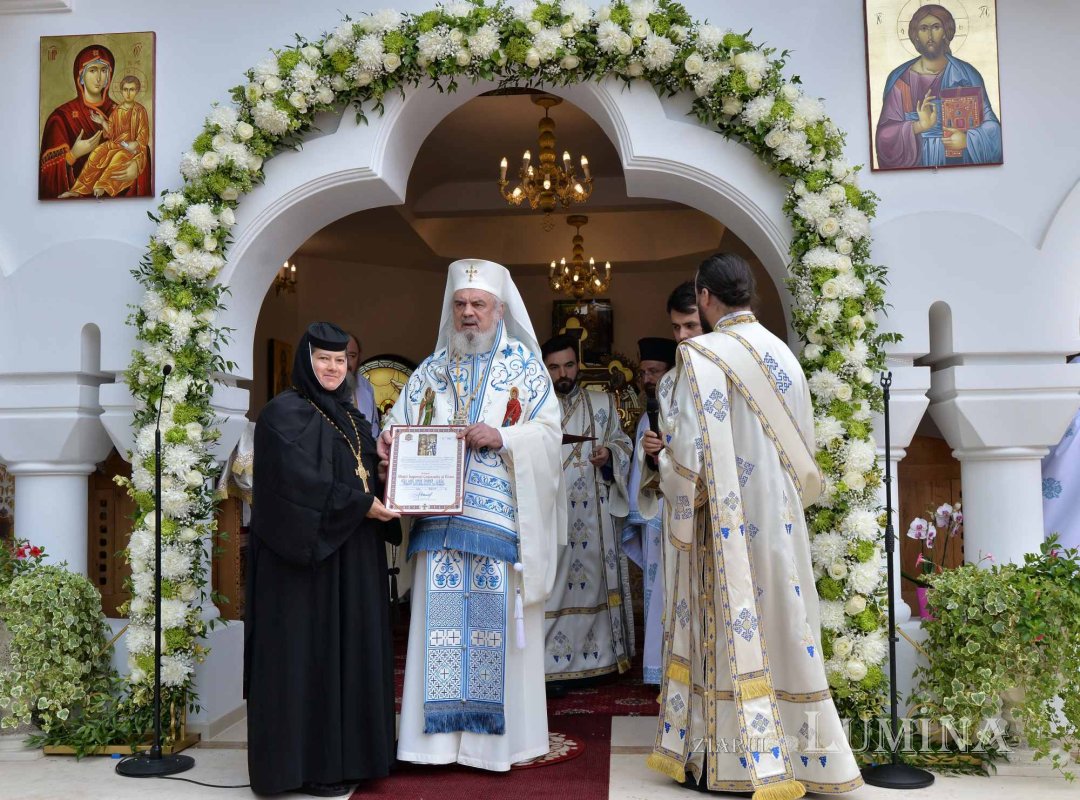 Biserica mare a Mănăstirii Ghighiu a fost resfințită 223460