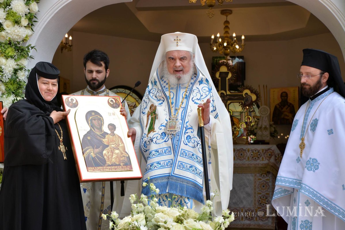 Biserica mare a Mănăstirii Ghighiu a fost resfințită 223463