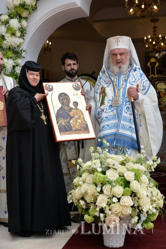 Biserica mare a Mănăstirii Ghighiu a fost resfințită 223464