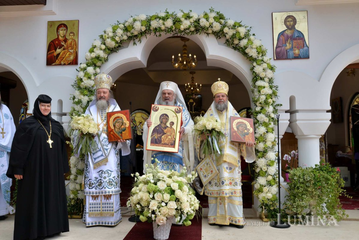 Biserica mare a Mănăstirii Ghighiu a fost resfințită 223465