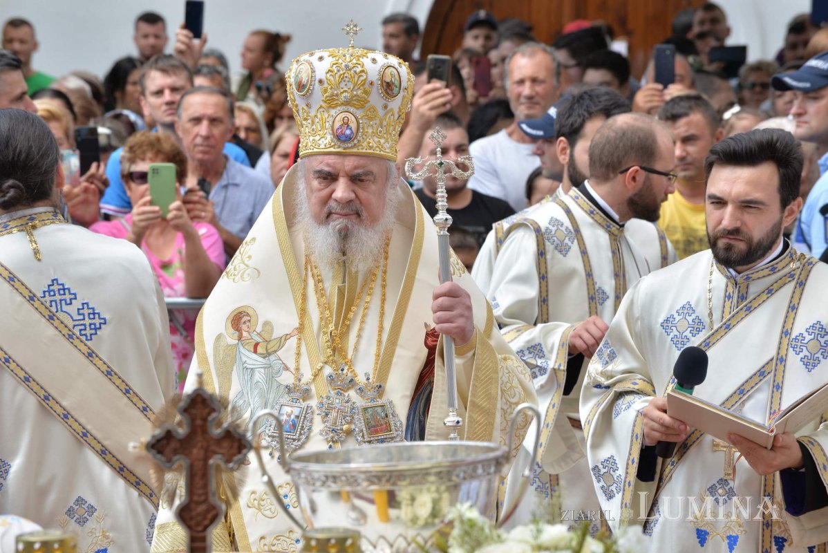 Biserica mare a Mănăstirii Ghighiu a fost resfințită 223466