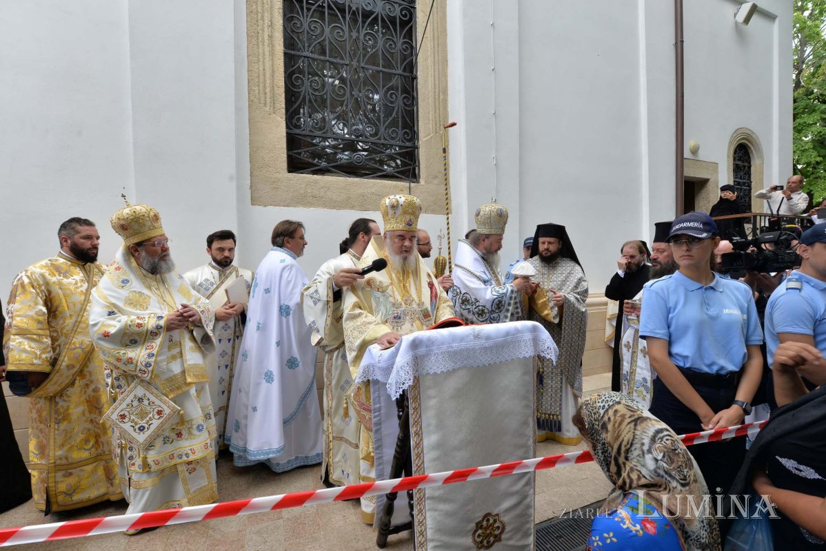 Biserica mare a Mănăstirii Ghighiu a fost resfințită 223469