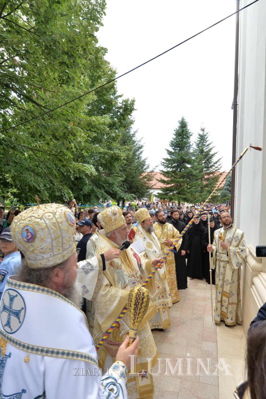 Biserica mare a Mănăstirii Ghighiu a fost resfințită 223470