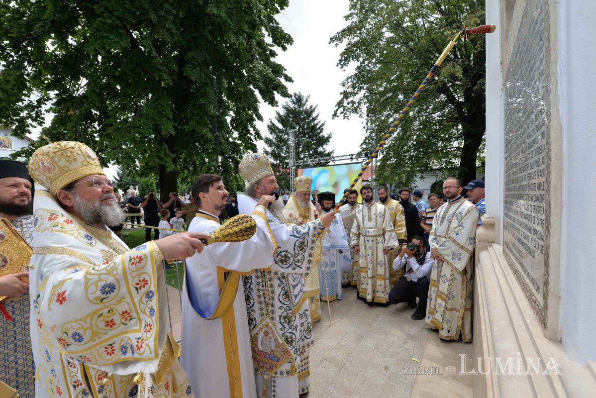 Biserica mare a Mănăstirii Ghighiu a fost resfințită 223471