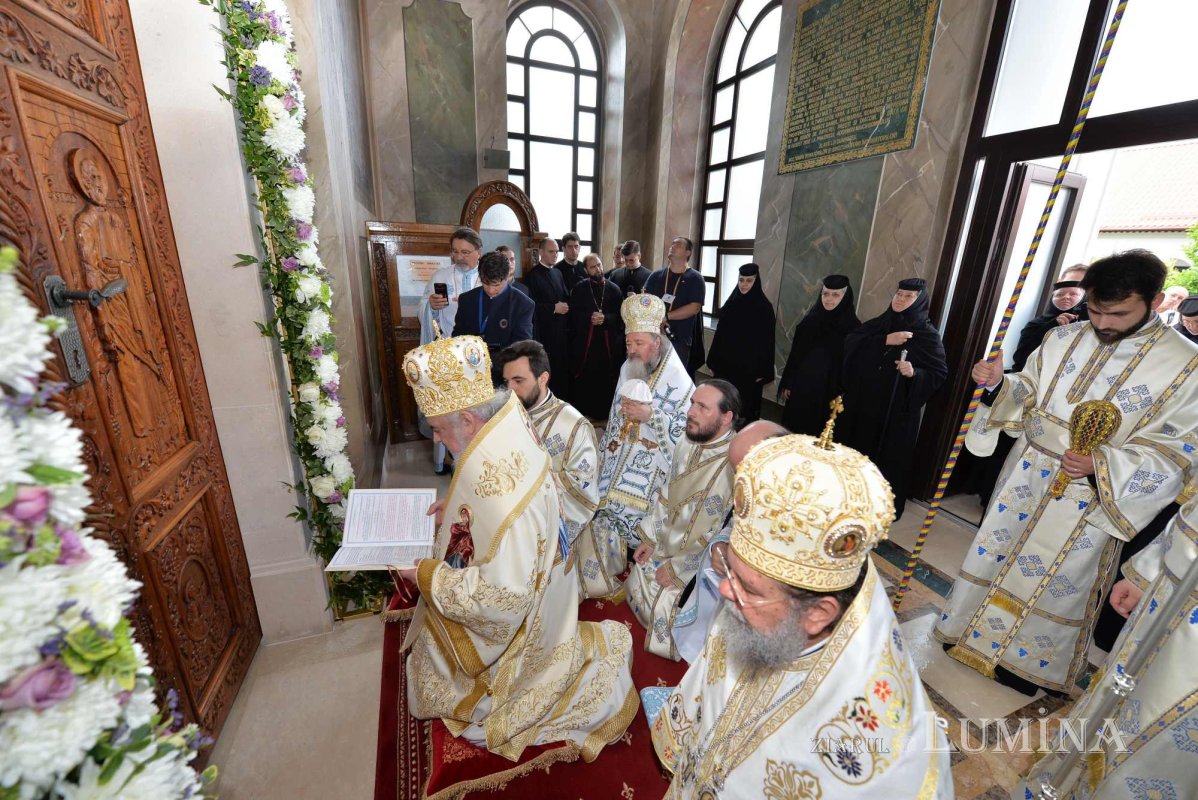 Biserica mare a Mănăstirii Ghighiu a fost resfințită 223473