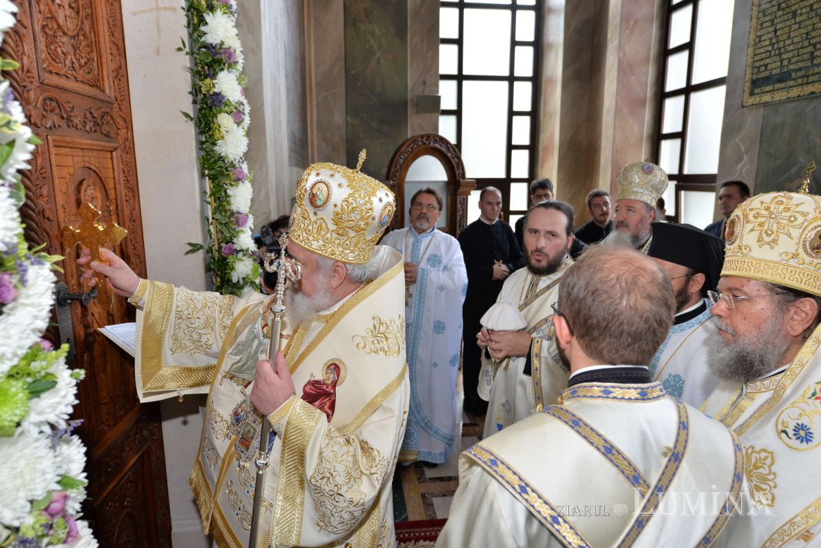 Biserica mare a Mănăstirii Ghighiu a fost resfințită 223474