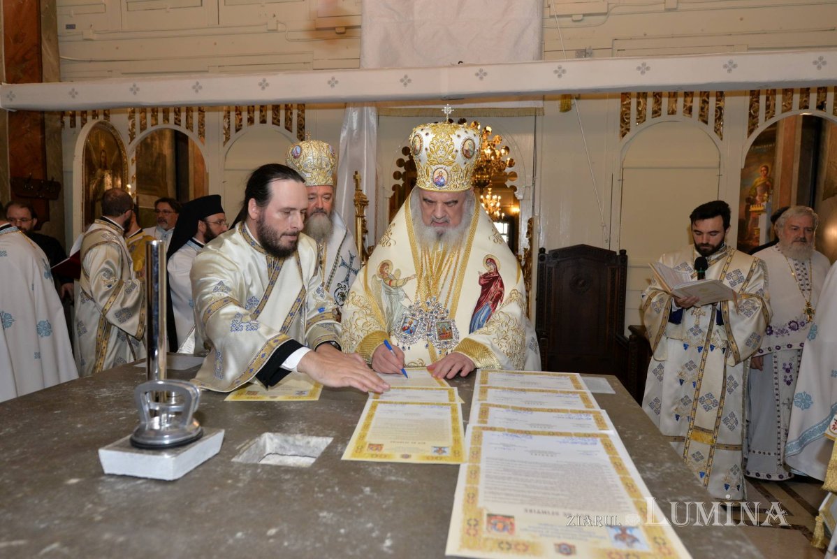 Biserica mare a Mănăstirii Ghighiu a fost resfințită 223475