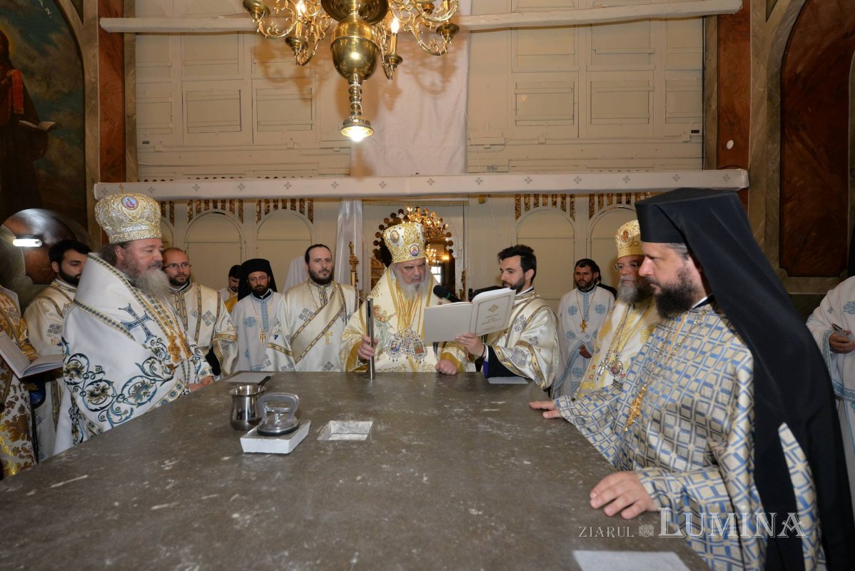 Biserica mare a Mănăstirii Ghighiu a fost resfințită 223476