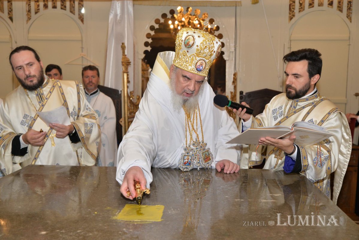 Biserica mare a Mănăstirii Ghighiu a fost resfințită 223478