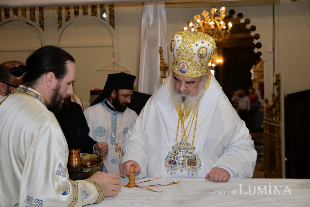 Biserica mare a Mănăstirii Ghighiu a fost resfințită 223479