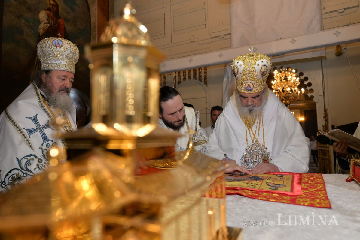 Biserica mare a Mănăstirii Ghighiu a fost resfințită 223480