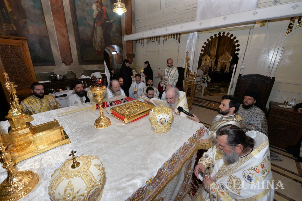 Biserica mare a Mănăstirii Ghighiu a fost resfințită 223481