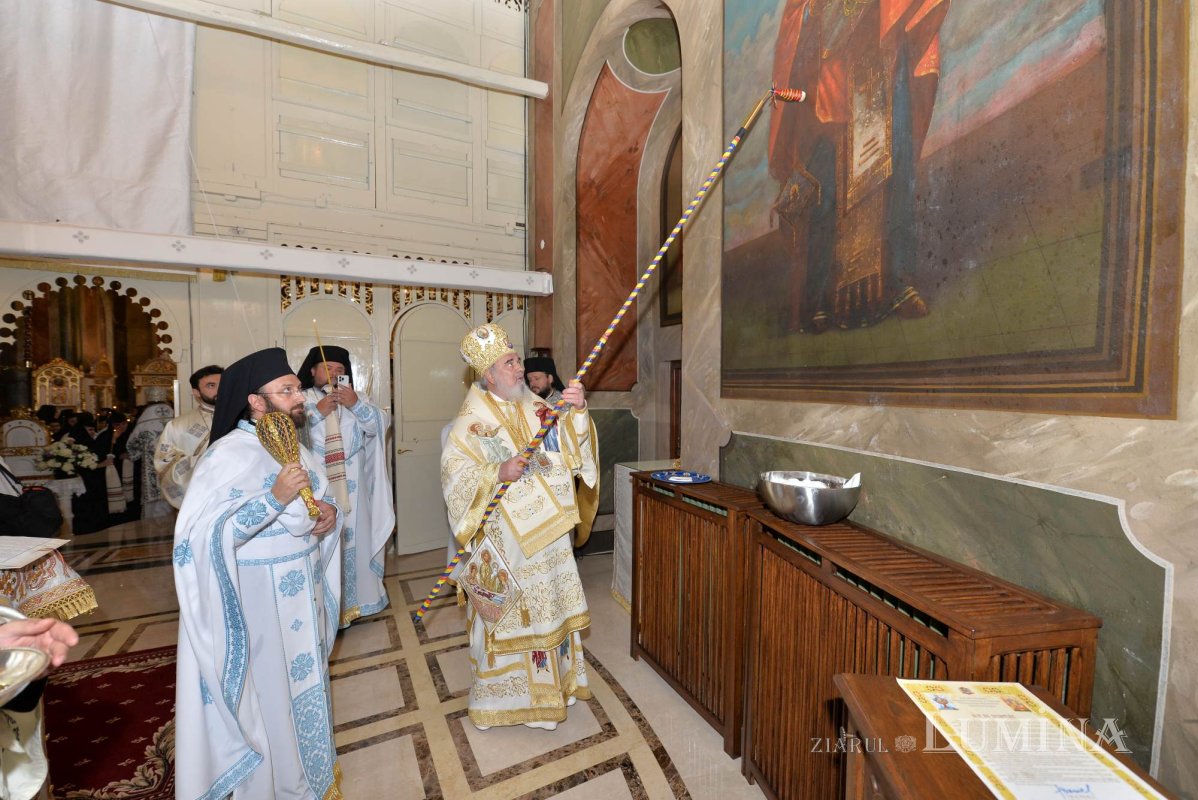 Biserica mare a Mănăstirii Ghighiu a fost resfințită 223483