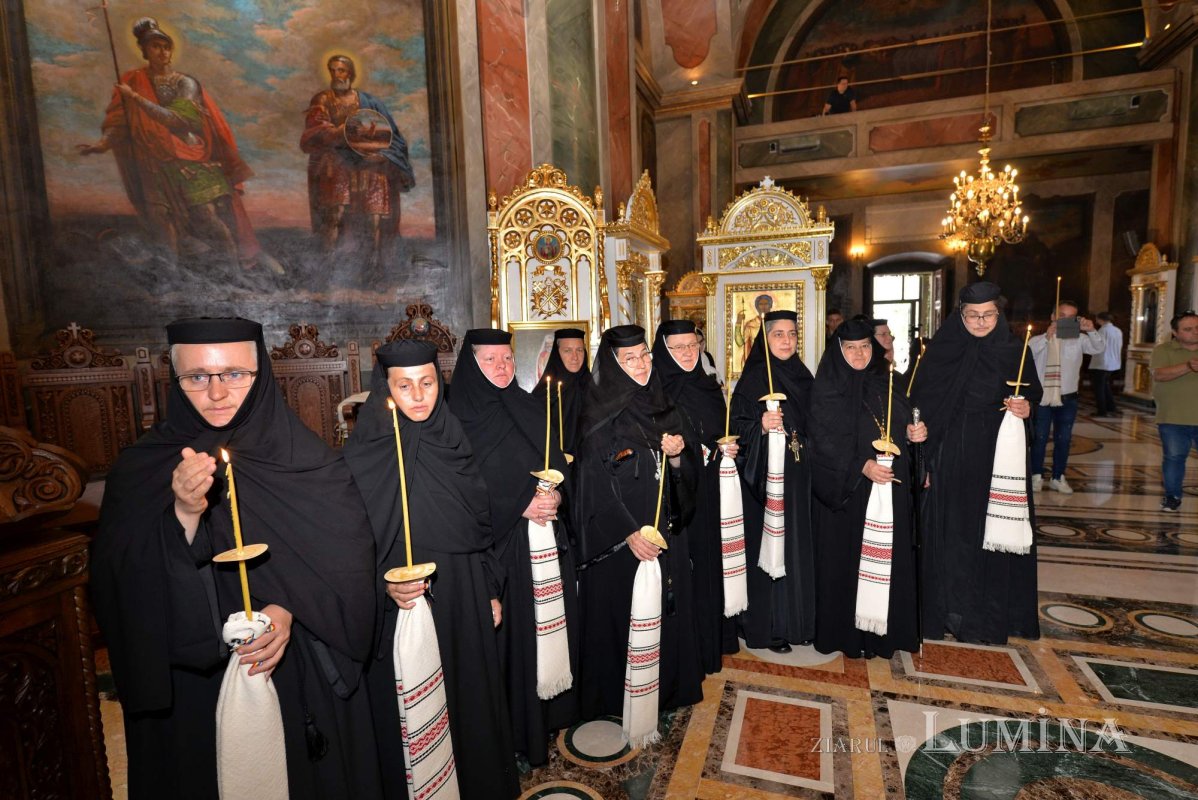 Biserica mare a Mănăstirii Ghighiu a fost resfințită 223485