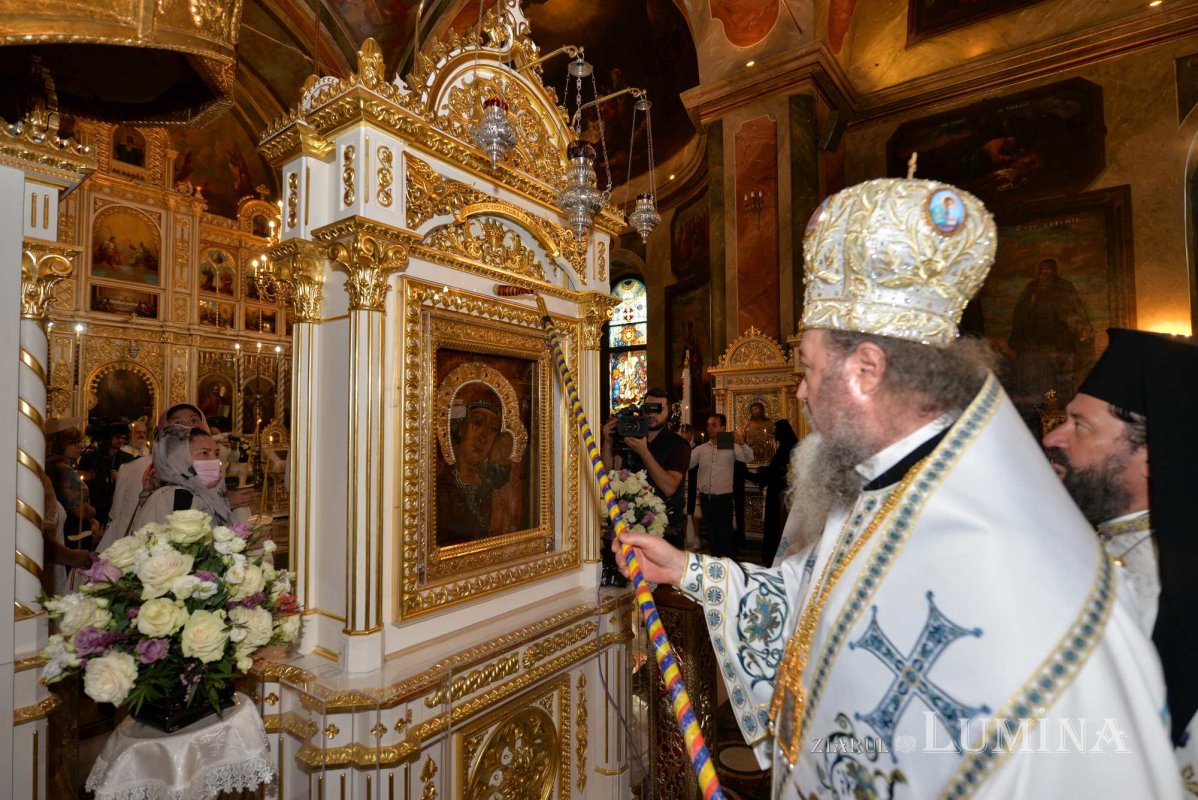 Biserica mare a Mănăstirii Ghighiu a fost resfințită 223488